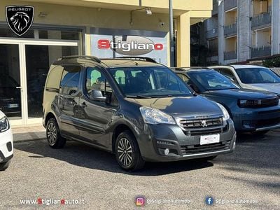 Begagnad Peugeot Partner Tepee Active+ 120 HK (88 kW) 2018 Grå Minibuss