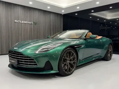 Usata Aston Martin DB12 680 CV (500 kW) 2025 Verde Cabrio