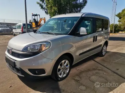 Usata Fiat Doblò Lounge 95 CV (69 kW) 2015 Grigio Monovolume