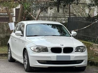 Usata BMW 116 122 CV (89 kW) 2009 Bianco Utilitaria