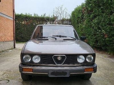 Usata Alfa Romeo Alfetta Quadrifoglio 109 CV (80 kW) 1983 Marrone Berlina