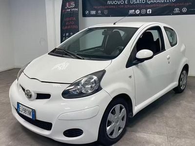 Usata Toyota Aygo 68 CV (50 kW) 2012 Bianco Utilitaria