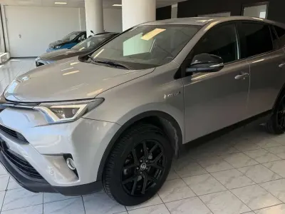 Usata Toyota RAV4 Hybrid 155 CV (114 kW) 2018 Argento SUV