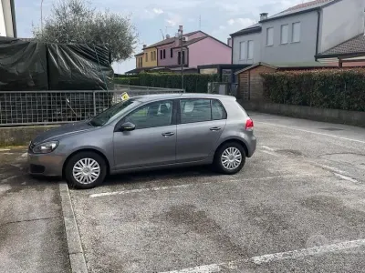 Usata VW Golf VI 110 CV (80 kW) 2010 Grigio Utilitaria