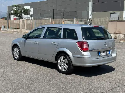 Usata Opel Astra Enjoy 116 CV (85 kW) 2010 Grigio Station wagon