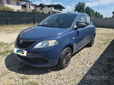 Usata Lancia Ypsilon 69 CV (50 kW) 2017 Blu/azzurro Utilitaria