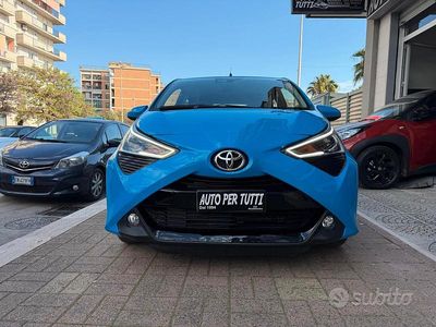 Usata Toyota Aygo Connect Style 72 CV (52 kW) 2020 Blu Utilitaria