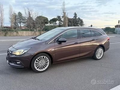 Usata Opel Astra 110 CV (80 kW) 2016 Marrone Station wagon