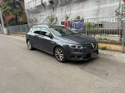Usata Renault Mégane IV 131 CV (96 kW) 2017 Grigio Station wagon