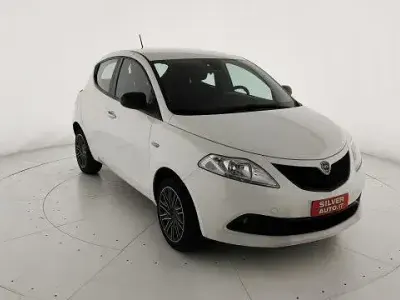 Usata Lancia Ypsilon Gold 69 CV (50 kW) 2021 Bianco Utilitaria
