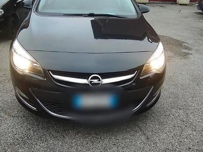 Usata Opel Astra 101 CV (74 kW) 2014 Nero Station wagon