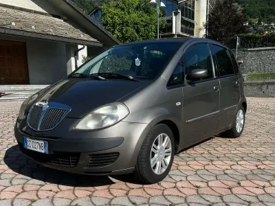 Usata Lancia Musa 101 CV (74 kW) 2006 Grigio Monovolume