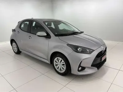 Usata Toyota Yaris Active 72 CV (52 kW) 2022 Silver met Utilitaria