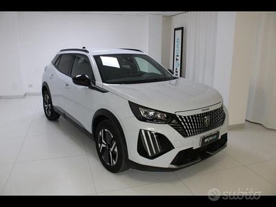Usata Peugeot 2008 Allure 131 CV (96 kW) 2025 Bianco SUV