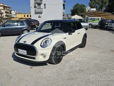 Usata Mini Cooper D Business 116 CV (85 kW) 2017 Bianco Utilitaria