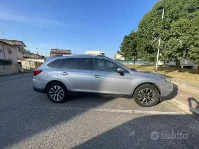 Usata Subaru Outback 150 CV (110 kW) 2016 Grigio Station wagon