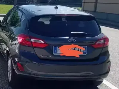 Usata Ford Fiesta 75 CV (55 kW) 2017 Grigio Utilitaria