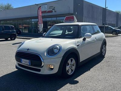 Begagnad Mini ONE 75 HK (55 kW) 2019 Beige Halvkombi
