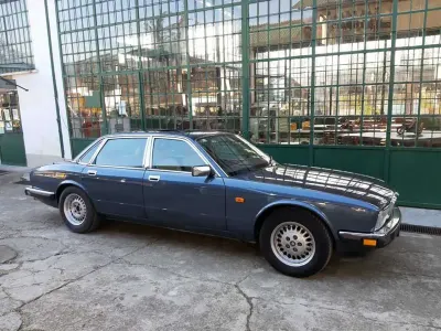 Usata Jaguar XJ6 Sovereign 203 CV (149 kW) 1988 Blu/azzurro Berlina
