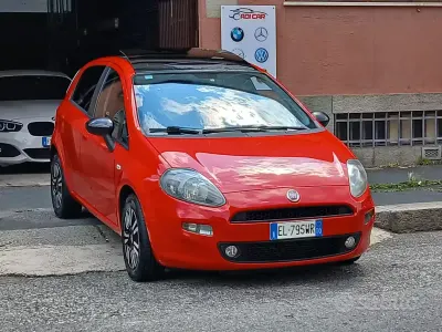 Usata Fiat Punto S 84 CV (61 kW) 2012 Rosso Utilitaria