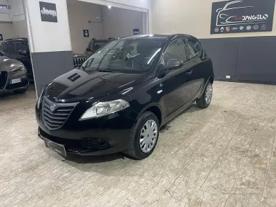 Begagnad Lancia Ypsilon Gold 80 HK (58 kW) 2014 Svart Halvkombi