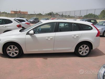 Usata Volvo V60 Kinetic 181 CV (133 kW) 2014 Bianco Station wagon