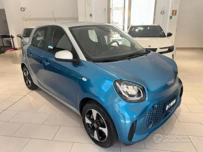 Usata Smart ForFour Electric Drive Passion 41 kW (56 CV) 2021 Blu Berlina