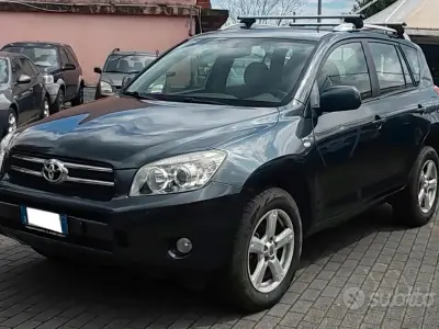 Usata Toyota RAV4 Sol 136 CV (100 kW) 2007 Grigio SUV