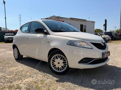 Usata Lancia Ypsilon Gold 69 CV (50 kW) 2016 Bianco Utilitaria