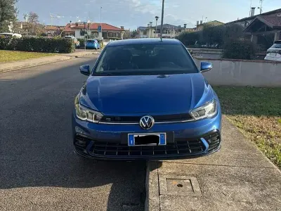 Usata VW Polo R-line 95 CV (69 kW) 2023 Blu Utilitaria