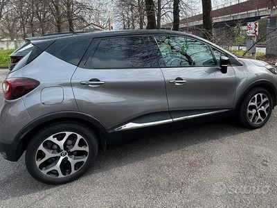 Usata Renault Captur 131 CV (96 kW) 2019 Grigio SUV