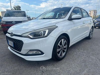 Bianco Usata 2016 Hyundai i20 Comfort Berlina | 6900 € (Buon prezzo)