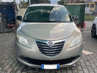 Usata Lancia Ypsilon Silver 69 CV (50 kW) 2012 Oro Utilitaria