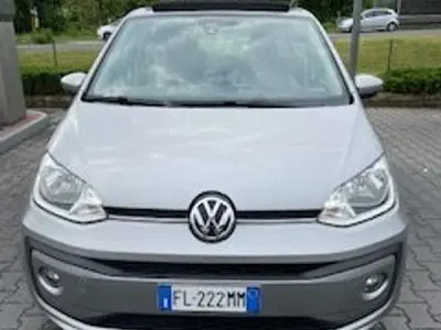 Usata VW up! Highline 75 CV (55 kW) 2017 Argento Utilitaria