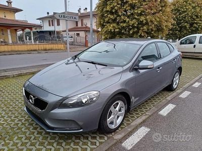 Usata Volvo V40 Business Edition 120 CV (88 kW) 2017 Grigio Berlina