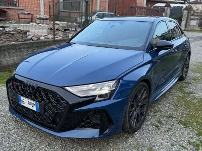 Usata Audi RS3 Ambiente 400 CV (294 kW) 2026 Blu/azzurro Berlina