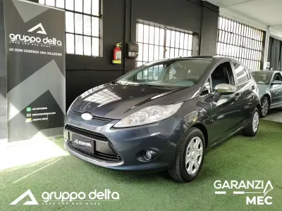 Usata Ford Fiesta Titanium 95 CV (69 kW) 2009 Grigio Berlina