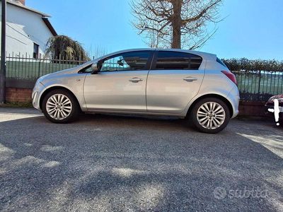 Usata Opel Corsa Edition 75 CV (55 kW) 2011 Grigio Utilitaria