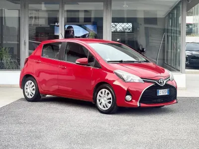 Second-hand Toyota Yaris 69 CP (50 kW) 2015 Roșu Hatchback