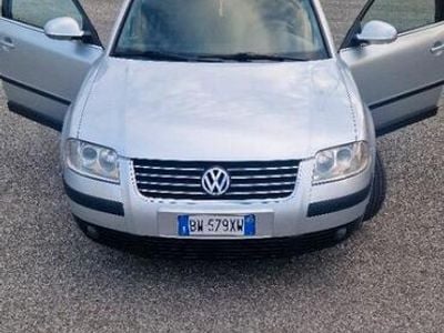 Usata VW Passat 101 CV (74 kW) 2001 Grigio Berlina