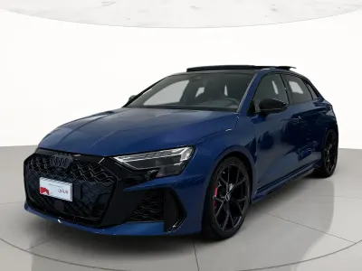 Usata Audi RS3 Comfort 400 CV (294 kW) 2025 Blu ascari metallizzato Berlina