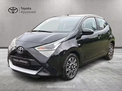 Begagnad Toyota Aygo X-play 72 HK (52 kW) 2020 Svart Halvkombi