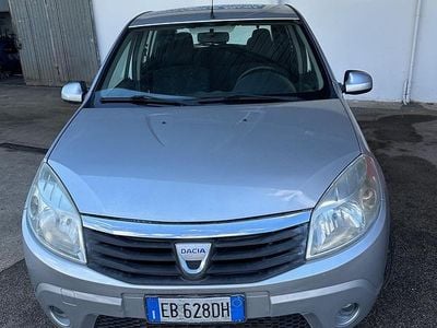 Usata Dacia Sandero 68 CV (50 kW) 2010 Argento Berlina