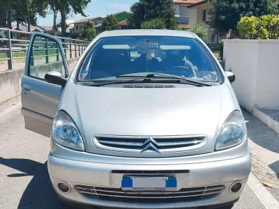 Usata Citroën Xsara Picasso 90 CV (66 kW) 2003 Grigio Monovolume