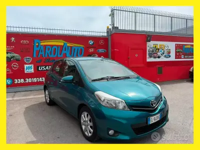 Usata Toyota Yaris Lounge 69 CV (50 kW) 2012 Bluazzurro Utilitaria