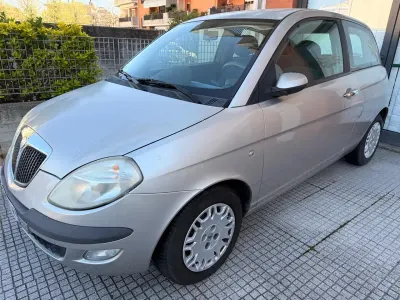 Usata Lancia Ypsilon 60 CV (44 kW) 2004 Argento Utilitaria