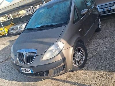 Usata Lancia Musa 69 CV (50 kW) 2007 Grigio Monovolume