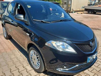 Usata Lancia Ypsilon 95 CV (69 kW) 2017 Nero Utilitaria