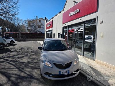 Usata Lancia Ypsilon Gold 69 CV (50 kW) 2016 Beige Utilitaria
