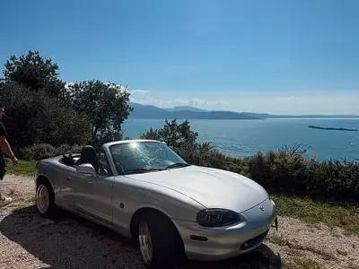 Usata Mazda MX5 110 CV (80 kW) 2000 Grigio Cabrio
